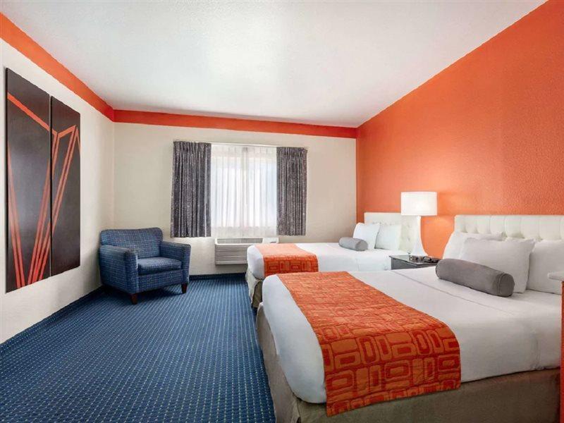 Howard Johnson By Wyndham San Antonio Hotel & Suites ภายนอก รูปภาพ
