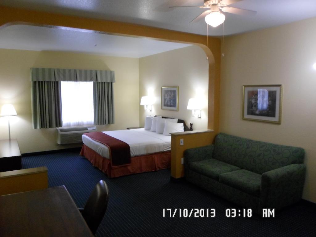 Howard Johnson By Wyndham San Antonio Hotel & Suites ภายนอก รูปภาพ